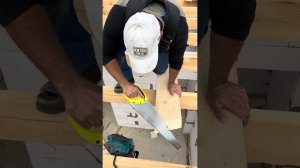 Как запилить диагональные стропила на вальмовой крыше