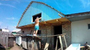 ✔️Зашиваю отливы на фронтон в деревне из профлиста.Дёшего и сердито.