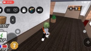 Играю в мм2 но если убьют дарю годли😭