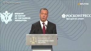 Зам. председателя Совета Безопасности РФ Дмитрий Медведев выступает на ПМЮФ-2026, 24 июня 2026 года