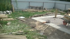 Укладка тротуарной плитки возле беседки .