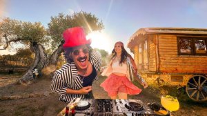 Flavour Trip | Circus Wagon Deep House Mix - Groovy DJ Set | Outdoor Cooking