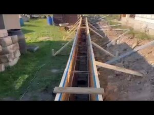 Подпорная стена с забором.