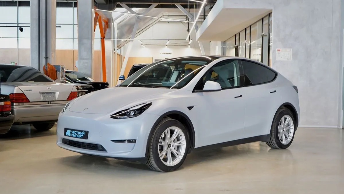 Tesla Model Y AWD Performance 2022 смотреть онлайн