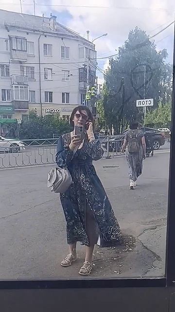 В этом платье я счастлива. Песню Слушать на повторе