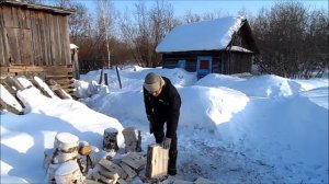 Как колоть дрова одной рукой