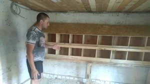 Обустройство гнёзд и насеста в курятнике.