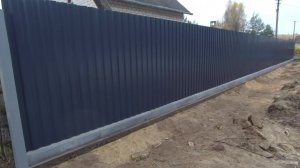 Забор из профлиста и тротуарного бордюра
