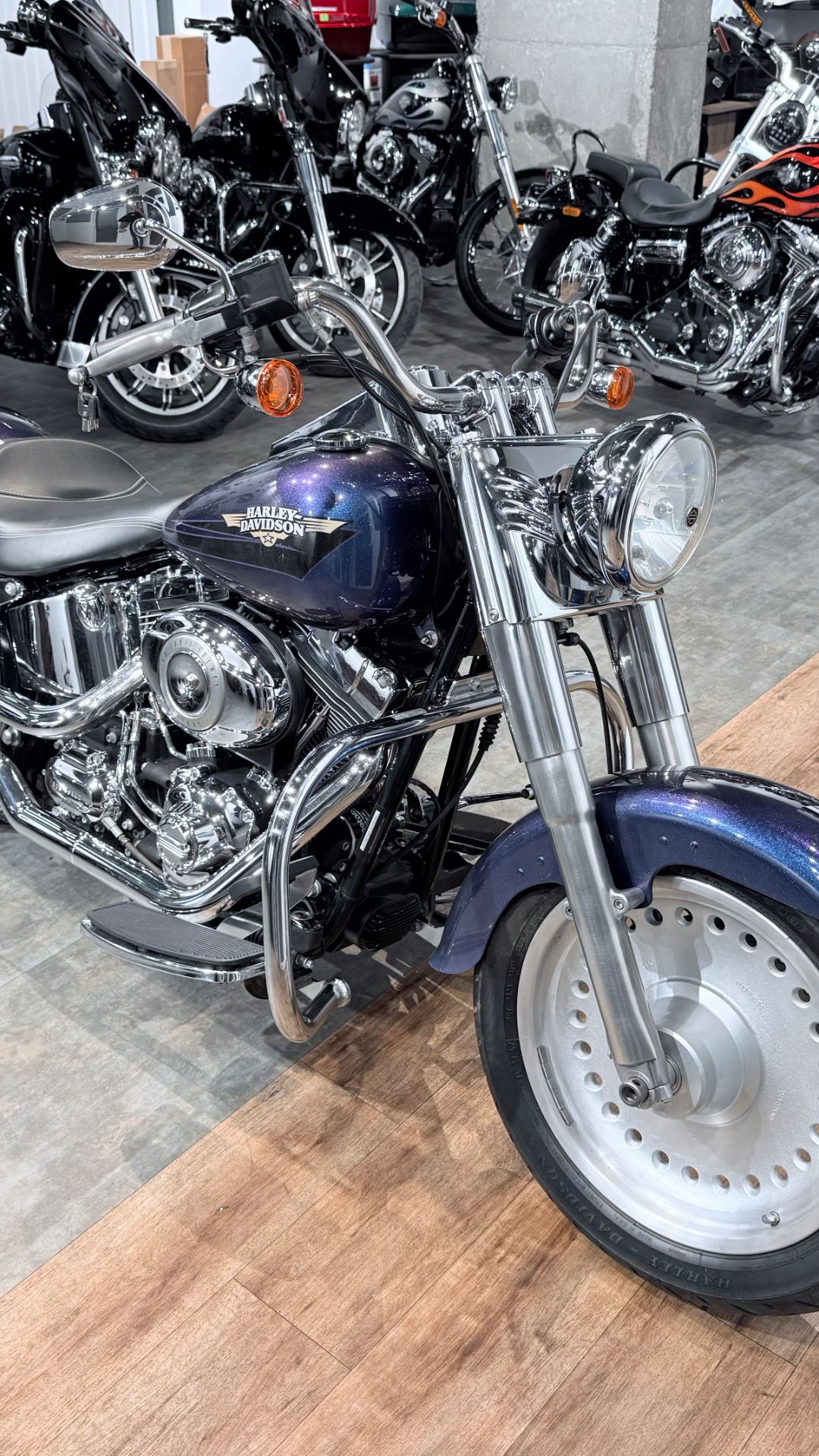+ 2010 HD Fat Boy 96 Flame Blue Pearl 29K (VIN 5HD***9100) смотреть онлайн
