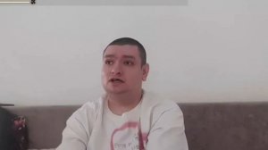 Руслан Гительман впереди печать штамп и роспись.