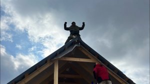 Как сделать кровельную лестницу своими руками из дерева? Все будет просто если посмотришь это видео!
