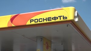В КРАСНОЯРСКЕ ОГРАНИЧИЛИ ОТПУСК ТОПЛИВА В ОДНИ РУКИ