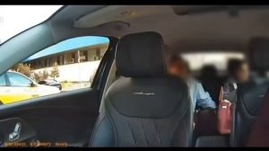 В Москве самокатчик-дебошир разбил окно в такси

Мужчина упал со своего средства передвижения и обви