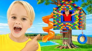 Дети построили домик на дереве Lego!