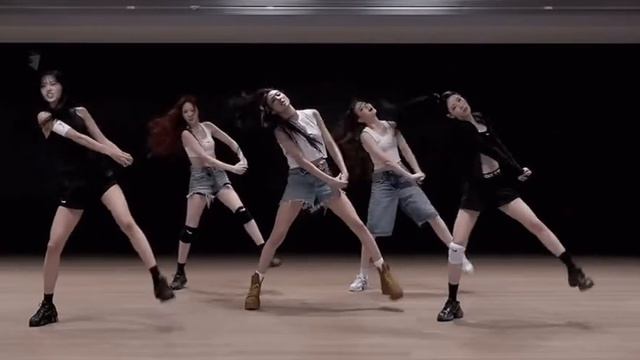 MEOVV — hit'em [Dance mirrored] смотреть онлайн