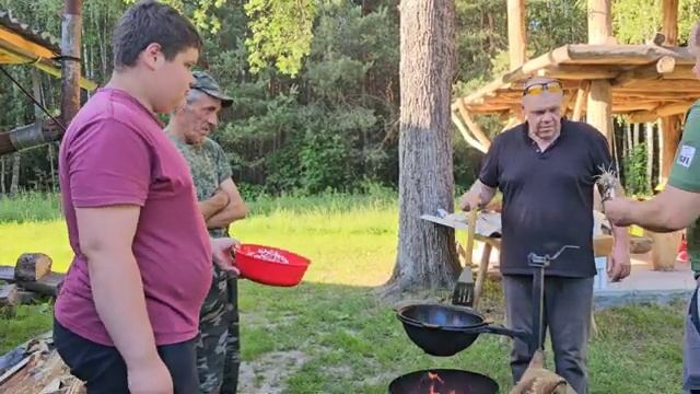 СТРОИМ КРЫШУ ВСЕМ МИРОМ ПЛОВ ИЗ КРОЛИКА И ШАХМАТНЫЙ ТУРНИР НА ХУТОРЕ смотреть онлайн