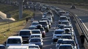 Очередь на подходах к Крымскому мосту выросла до 2,8 тыс. автомобилей