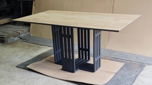 Дизайнерский стол из керамогранита.