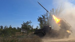 «Град» нанес удары 122-мм снарядами по позициям ВСУ. Лучшее видео из зоны СВО
