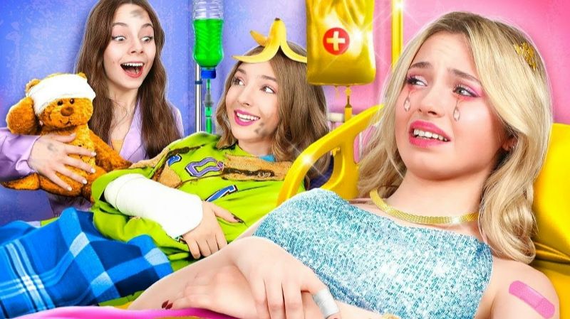 Бедная vs Богатая Девушка в Больнице Моя Мама Бросила Меня Тим Тин смотреть онлайн