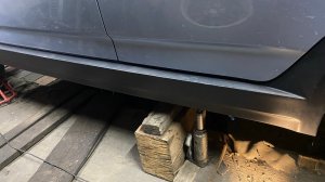 Снимаю Порог  BMW Х3 Е83 Как снять наружные пластиковые пороги ? В чём секрет ?