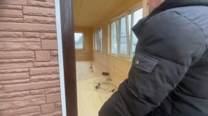 Обшивка дома фасадными панелями и каркасный пристрой