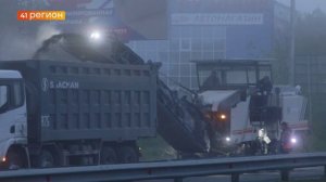 ПОДРЯДЧИК ПРИСТУПИЛ К УКЛАДКЕ АСФАЛЬТА НА ФЕДЕРАЛЬНОЙ ТРАССЕ НА ВЫЕЗДЕ ИЗ ПЕТРОПАВЛОВСКА•НОВОСТИ КАМ