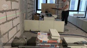 Квартира 92 квадратных метра, кладка первого ряда из пазогребневых блоков (ПГП)