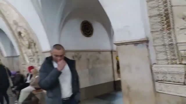 Станция метро Таганская - интерьер, пассажиры, прибытие-отправление поездов, Москва Кольцевая Линия
