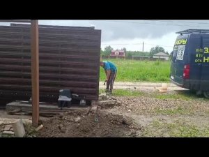 Завершили установку забора горизонтальный евроштакетник на монолитной ленте.