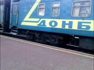 Локомотив ЧС4-078 с поездом Киев-Мариуполь на станции Киев-Пассажирский
