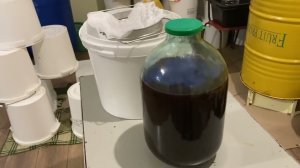 Настойка восковой моли. Процесс разлива.