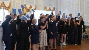 В разных уголках России гремят выпускные балы.