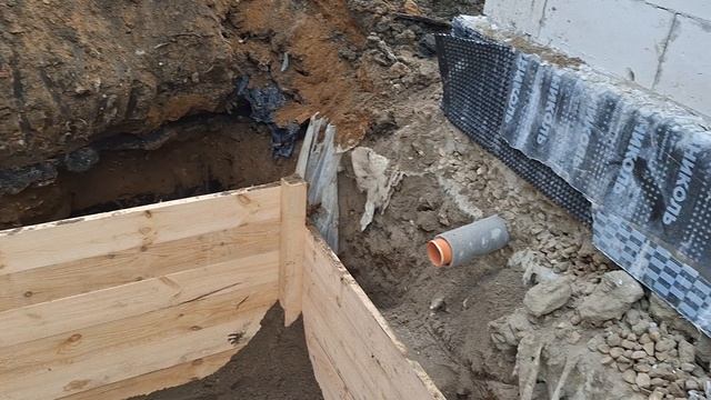 Подготовка дна и спуск септика! Установка Евролос ПРО 8+ в опалубку (3 этап)