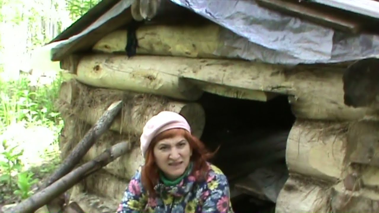 В глухой тайге нашли охотничий домик и ночевали в нем