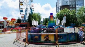 Аттракционы в парке