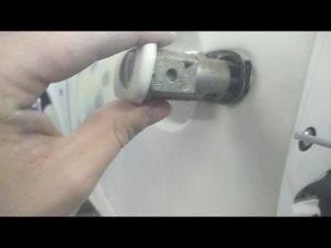 снятие дверных ручек шкода октавия тур а4