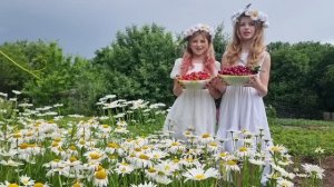 «Я РУССКАЯ девчонка» исполняют Дарья Собина и Владислава Трандина (песня М. Учайкина) .mp4