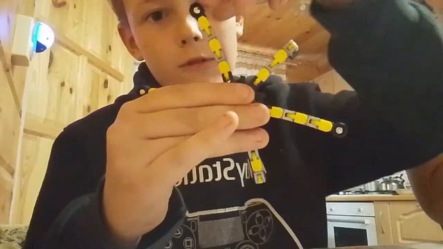 как легко сделать подставку? для телефона из конструктора смотреть онлайн