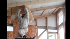 Как утеплить потолок одному. Утепление каркасного дома. Лайфхак #дача #каркасник #стройка