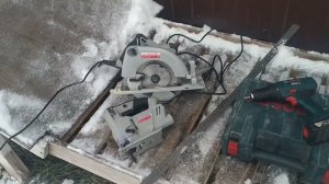 устанавливаем дверь в сарай