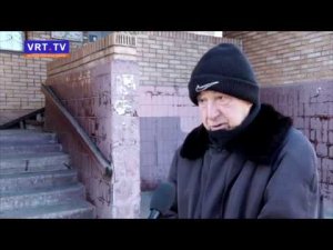 Холода все ближе, а окна в подъезде не застеклены!
