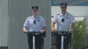 Полицейские Сириуса продолжают патрулировать улицы на электросамокатах