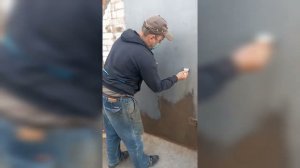 Покраска двери молотковой краской.