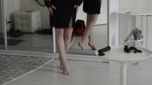 Девушка у зеркала