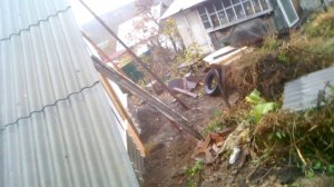 Закончили крышу в дождь. Можно взять выходной