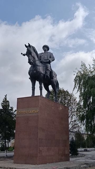 Свет на бронзе: как памятники живут в разное время дня