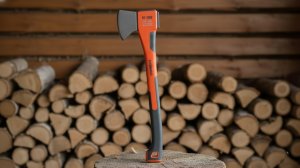 Что получится, если смешать Husqvarna с Fiskars? Тест нового топора