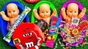 Удовольствие на несколько минут: 3 радужные ванночки с куклами M&M's и волшебной слизью
