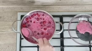 Вишня в собственном соку с косточками